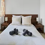 T3 Chaleureux Avec Terrasse Et Piscine Chauffee Appartement Prayssac