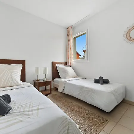 Appartement T3 Chaleureux Avec Terrasse Et Piscine Chauffee *